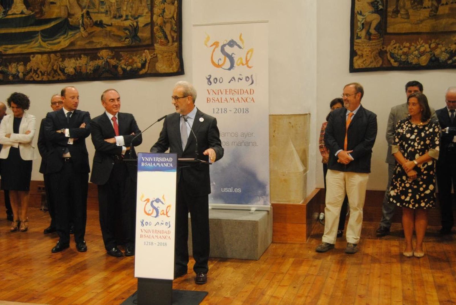 Entrega de la medalla de la USAL a José Antonio Villasante