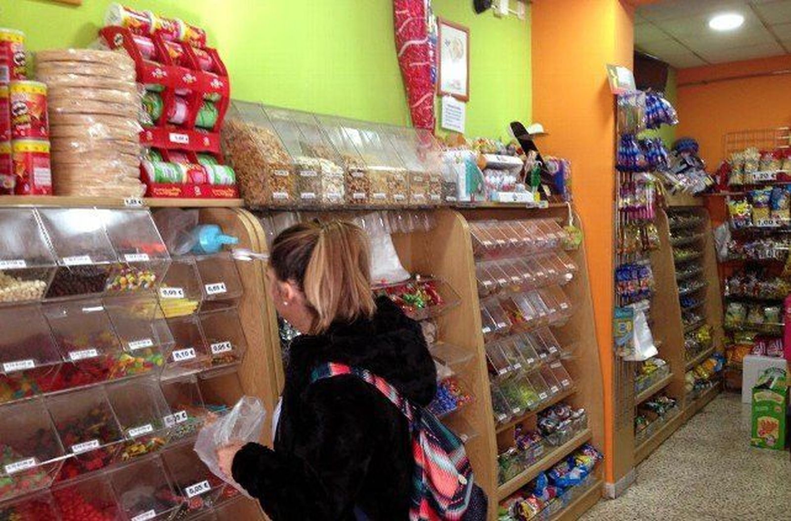 El desplome de ventas de prensa reconvierte los kioscos de León en tiendas de barrio. Foto de archivo