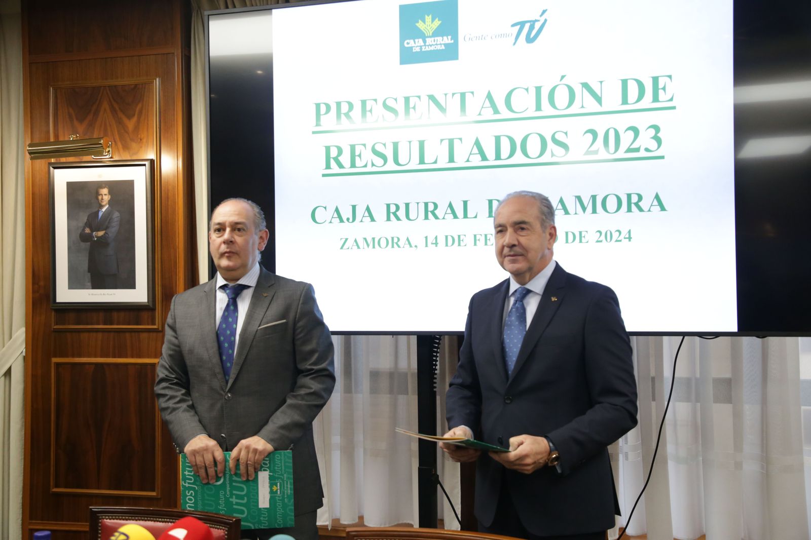 JL Leal / ICAL. El presidente de Caja Rural de Zamora, Nicanor Santos, y el director general, Cipriano García, presentan el balance y cuenta de pérdidas y ganancias de la entidad.