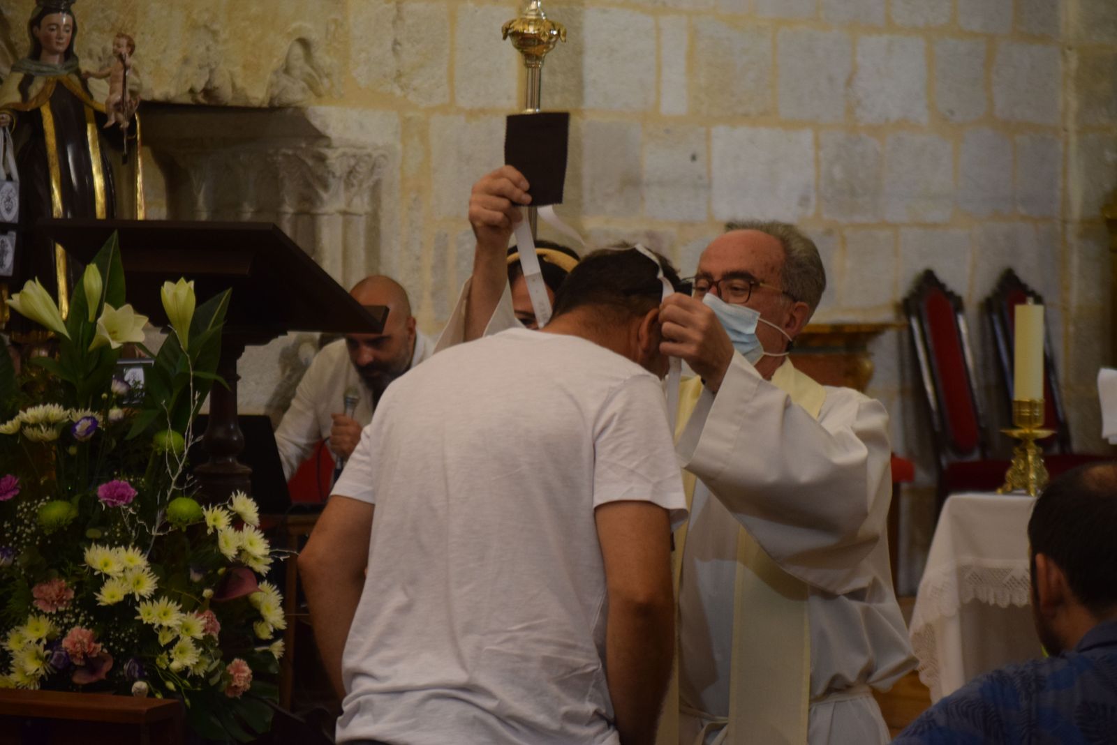 imposicion-de-escapularios-de-la-virgen-del-carmen-2