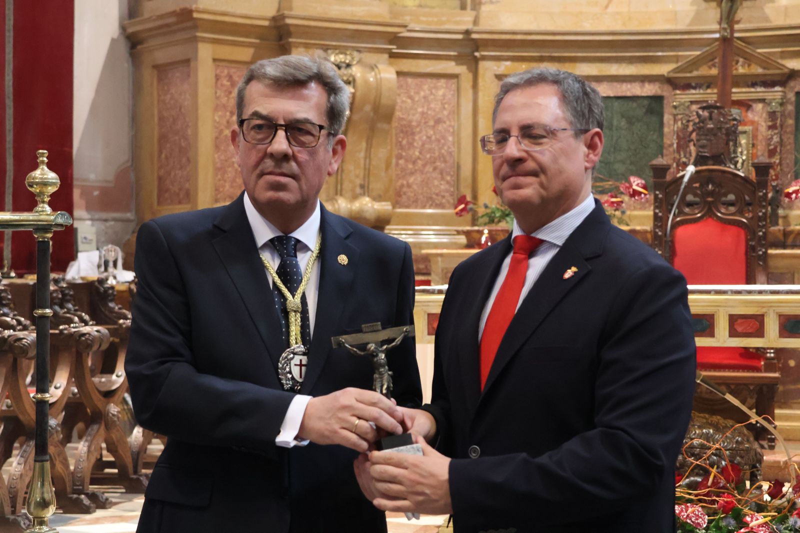 entrada-de-nuevos-hermanos-de-la-cofradia-del-silencio-5