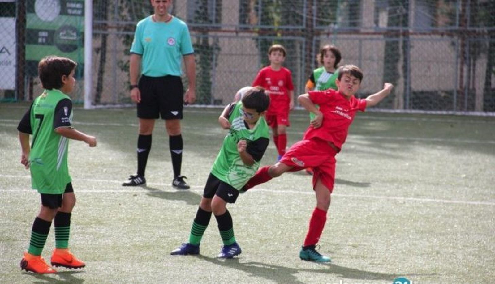 Partido de fútbol base | Archivo