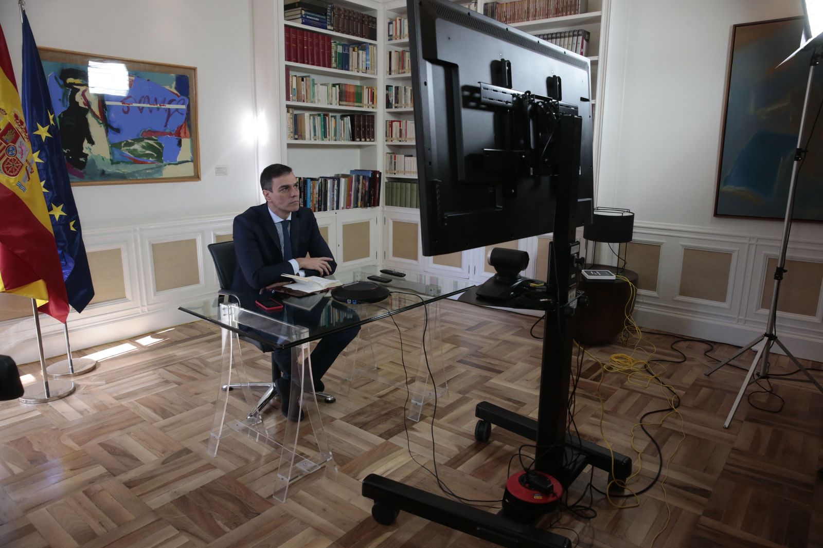 El presidente del Gobierno, Pedro Sánchez, preside por videoconferencia la reunión interministerial para el seguimiento de medidas por el coronavirus, en la Moncloa, en Madrid (España), a 13 de mar