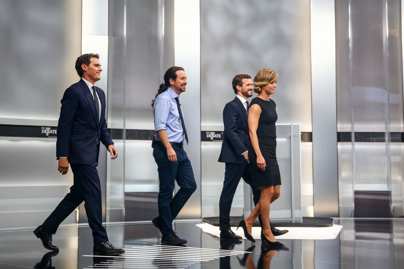 Pedro Sánchez, Pablo Casado, Pablo Iglesias, Albert Rivera y Santiago Abascal antes del debate electoral en televisión en el Pabellón de Cristal de la Casa de Campo de Madrid el 4 de noviembre de 2