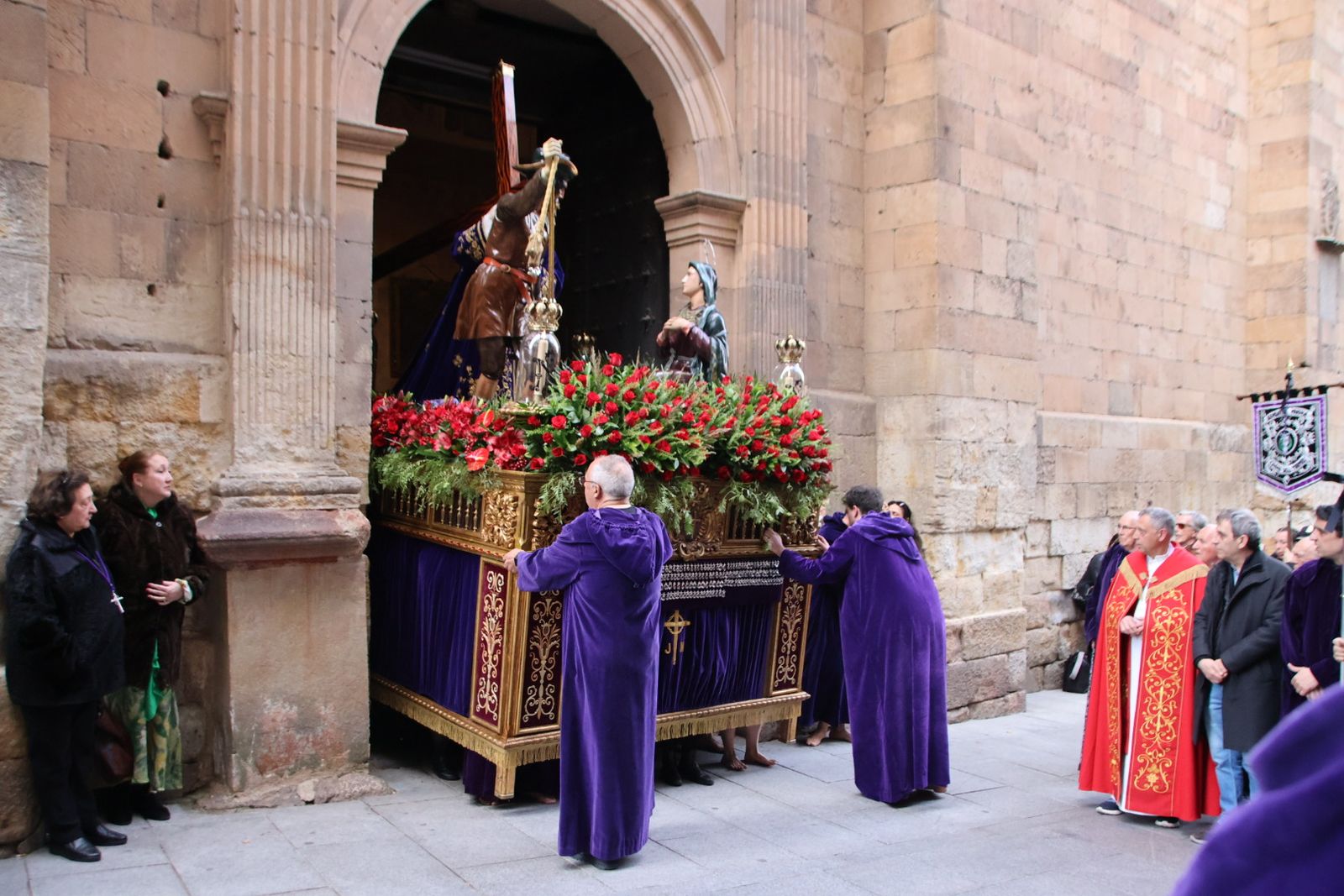 La procesión del Nazareno deslumbra a Salamanca como muestra de historia y devoción tras años suspendiéndose