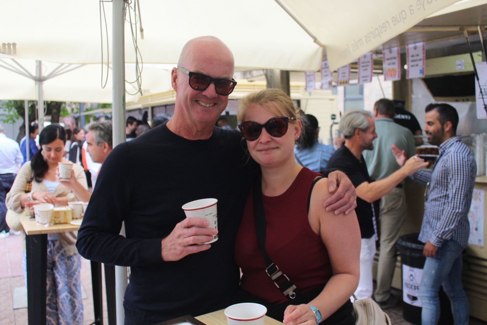 Ambiente en la Feria de Día en el mediodía de este domingo