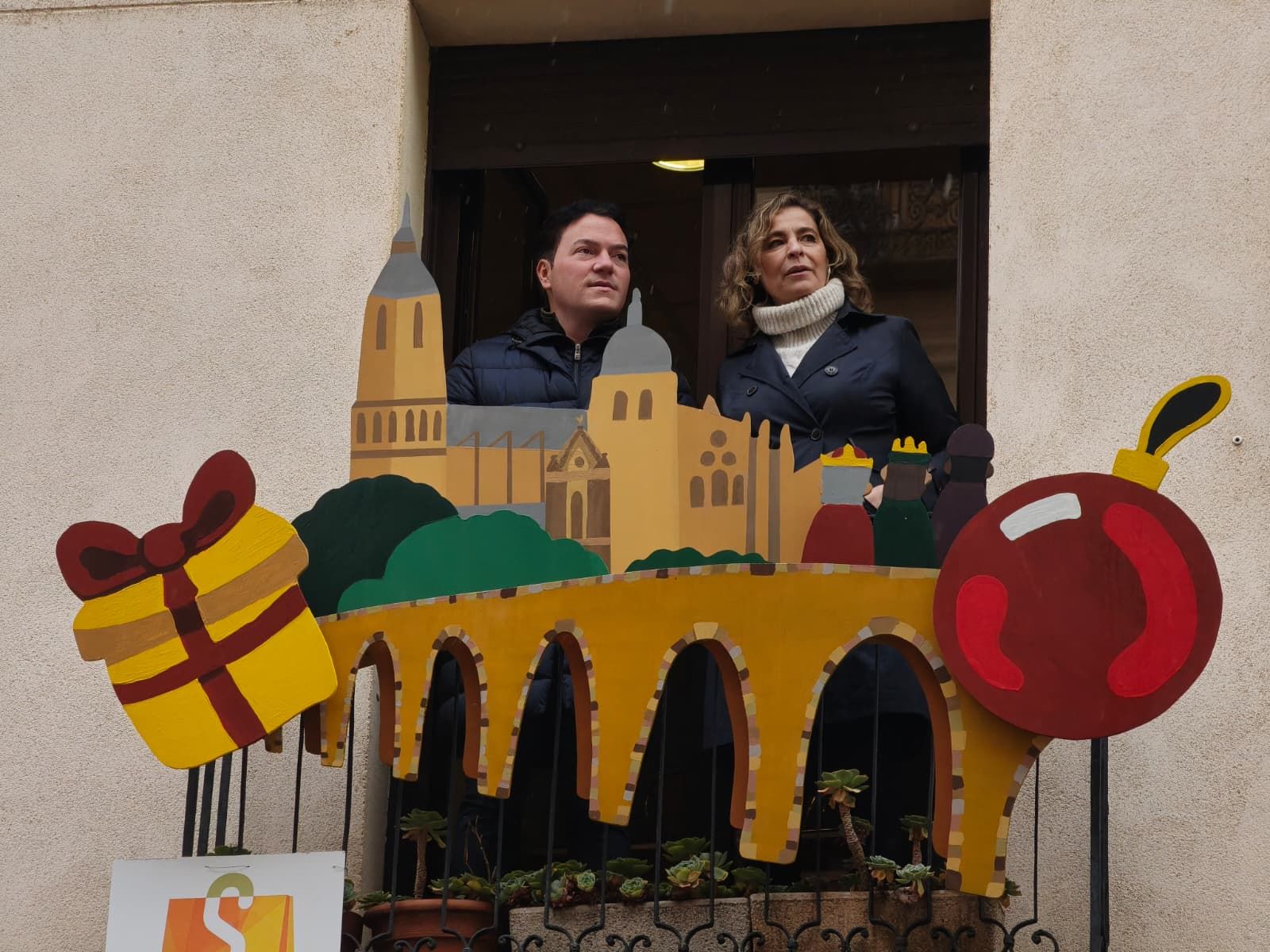 El Ayuntamiento de Salamanca potencia el comercio local de la Rúa con decoración en sus balcones