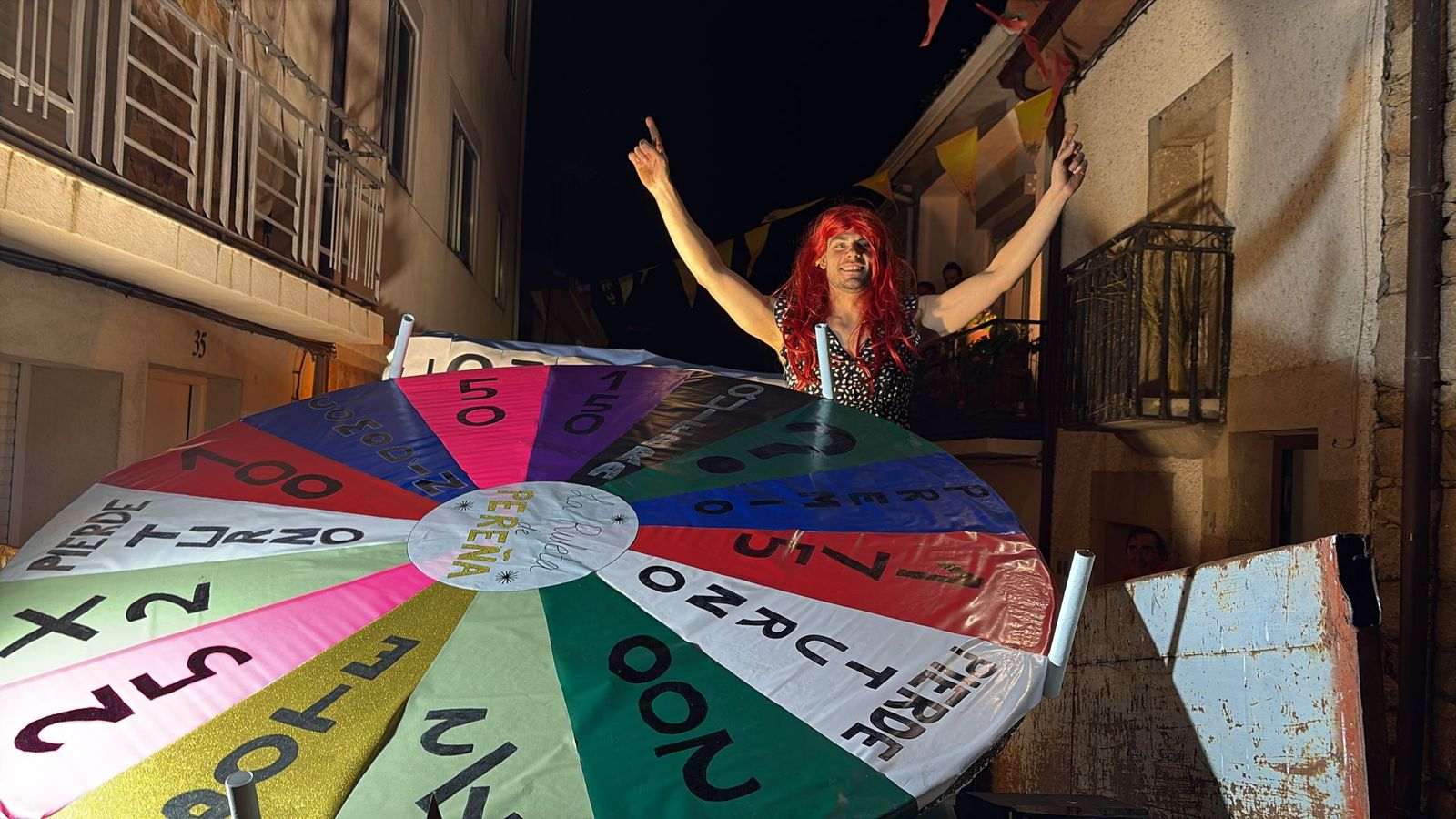 Desfile de carrozas en Pereña