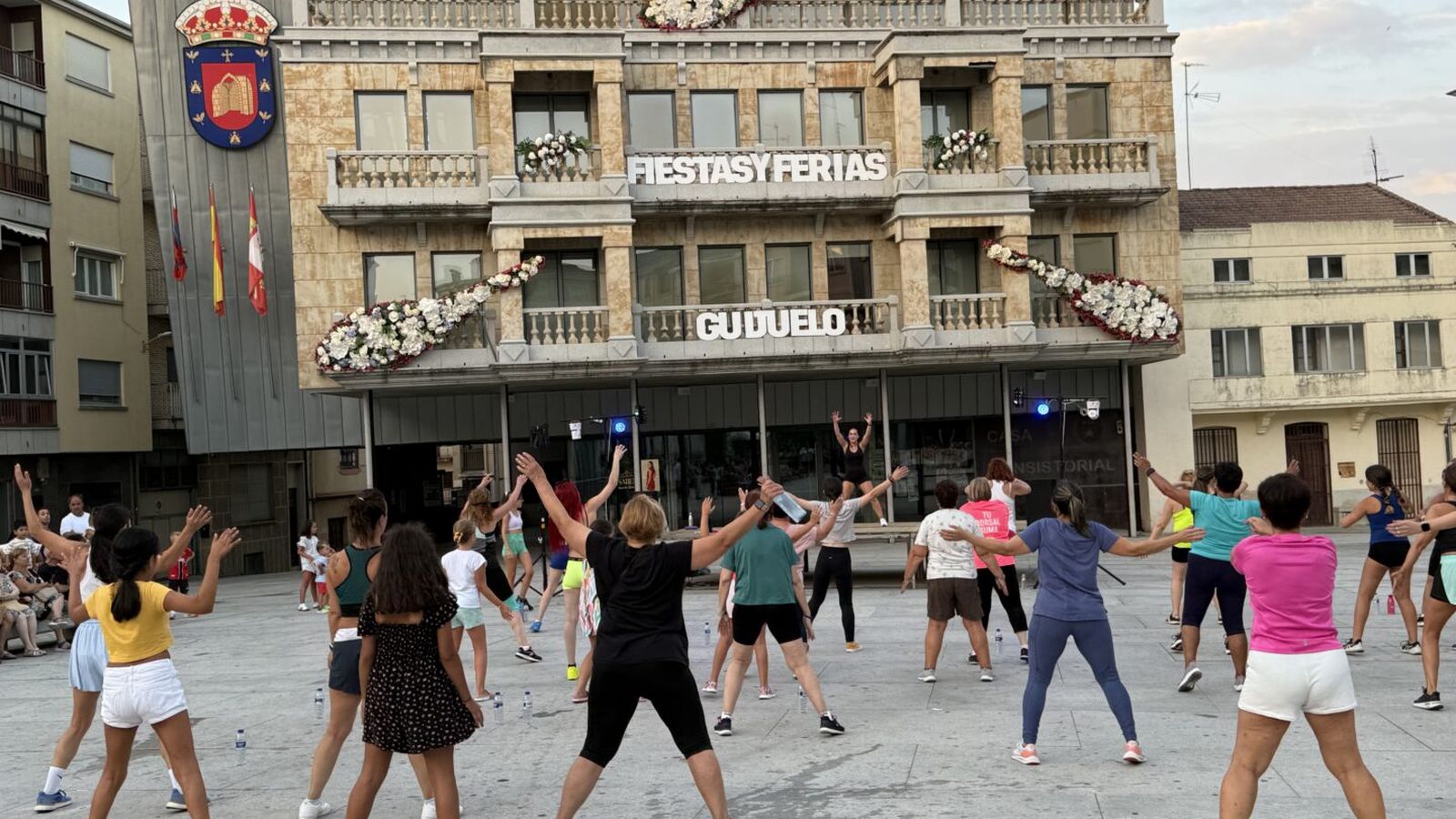 Clase de zumba al aire libre en Guijuelo