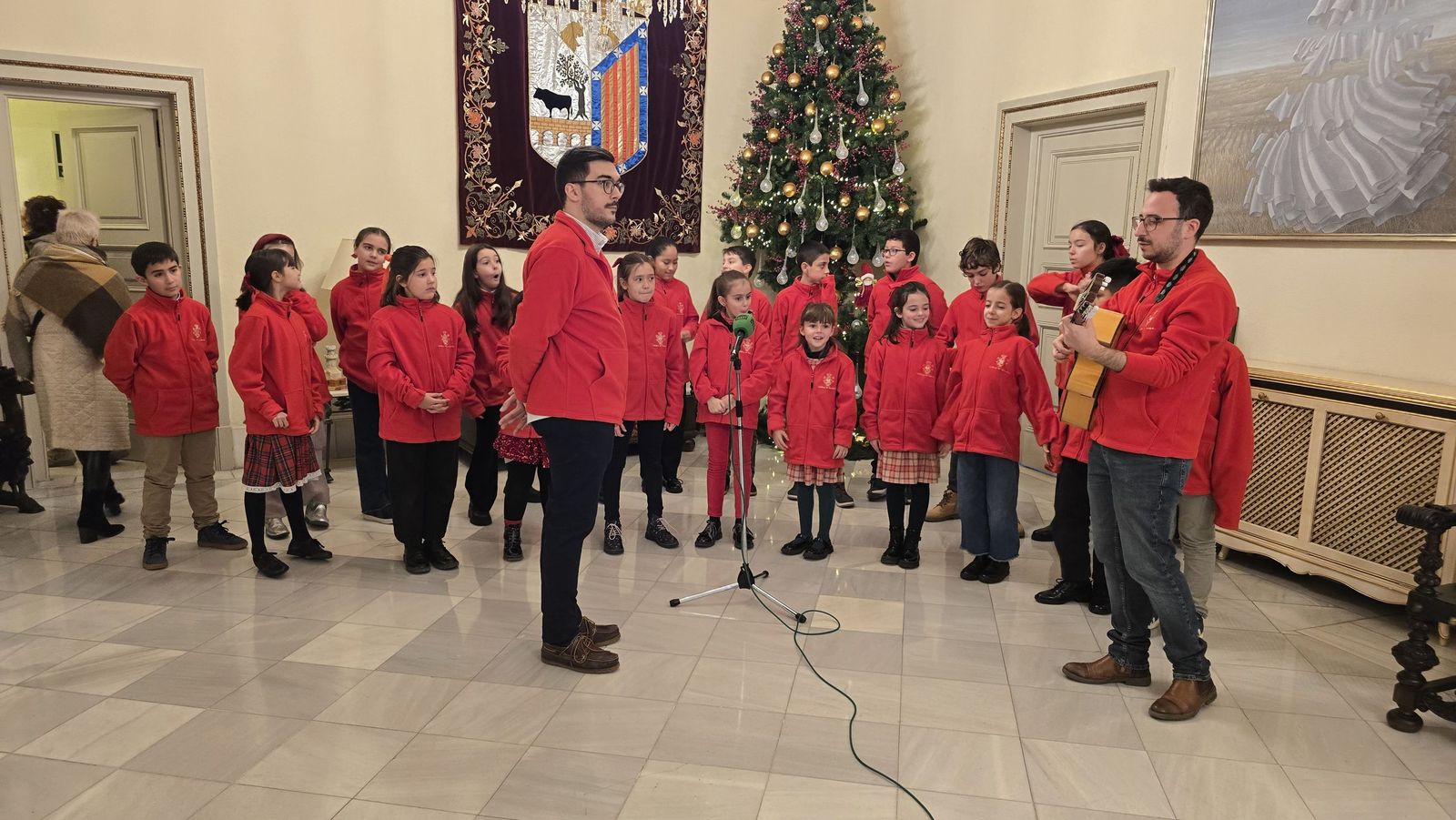 El alcalde de Salamanca, Carlos García Carbayo, recibe a sus Majestades los Reyes Magos y Concierto de Chloe DelaRosa en la Plaza Mayor