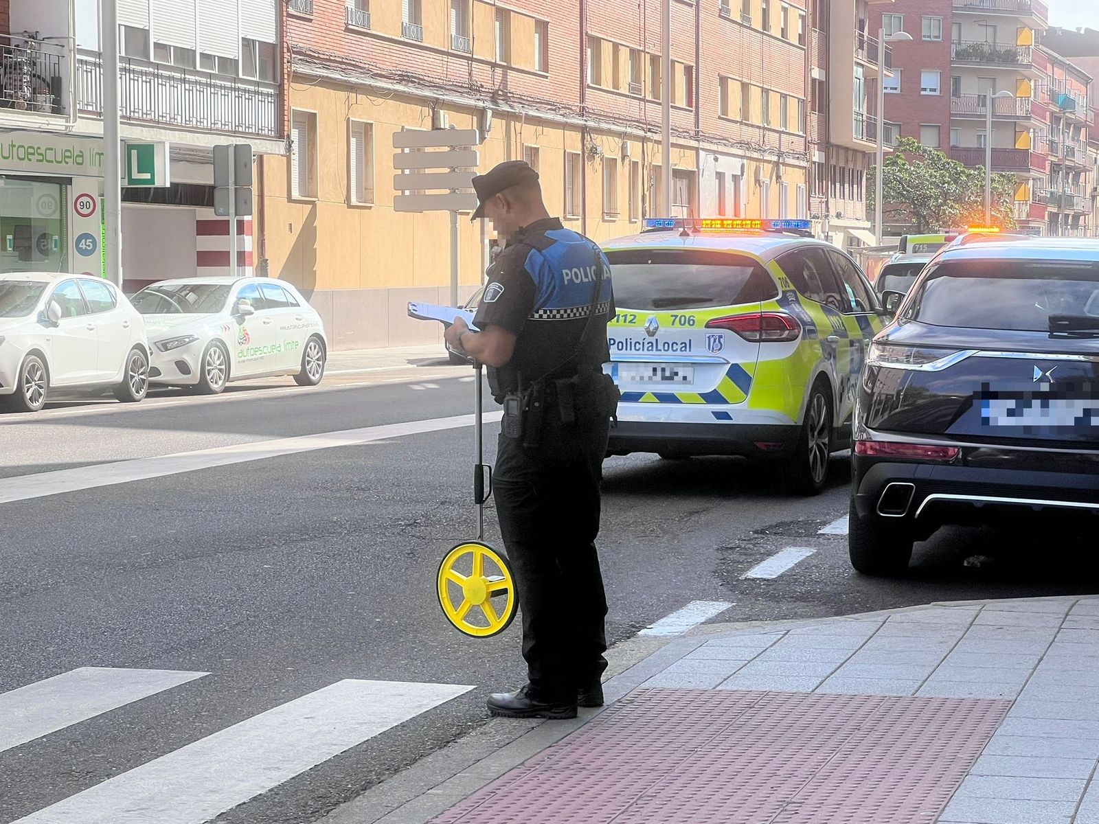Una mujer de 25 años herida tras ser atropellada por un turismo en la avenida de Portugal