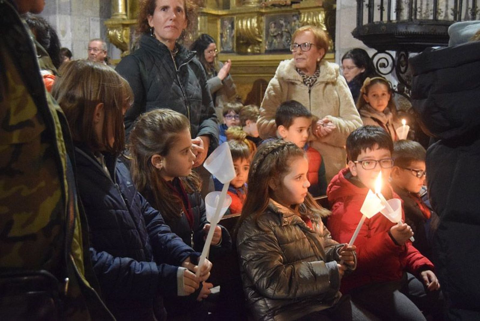 las-candelas-vuelven-a-unir-la-iglesia-de-san-juan-con-la-de-san-vicente-21