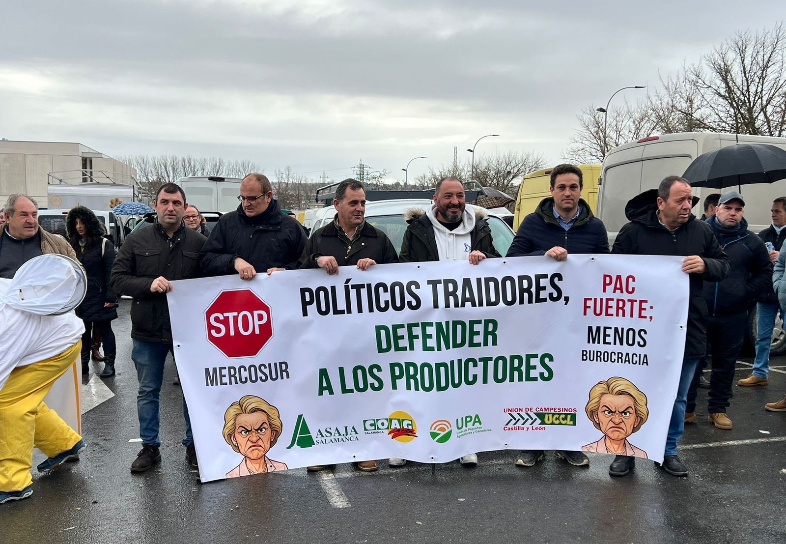 Manifestación apicultores Mercosur (3).jpg