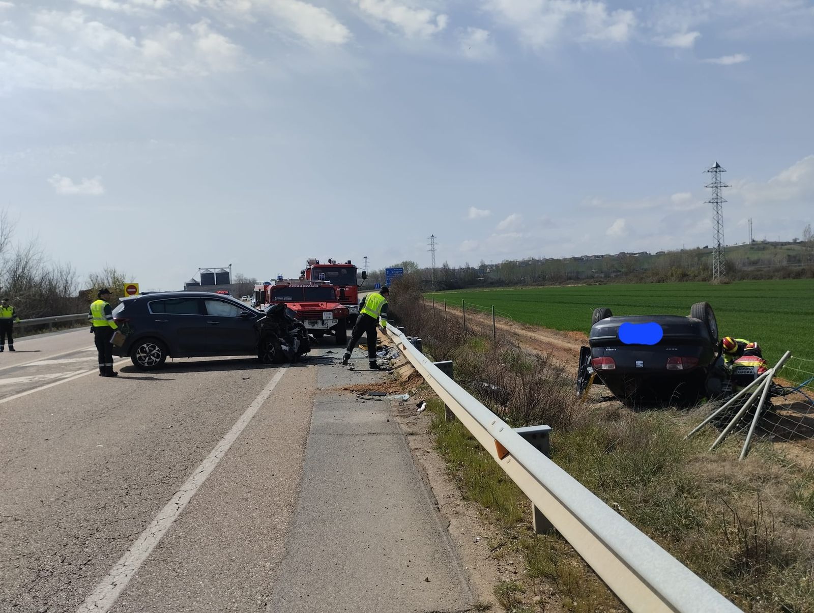 Bomberos de Benavente en el accidente de la N 630 