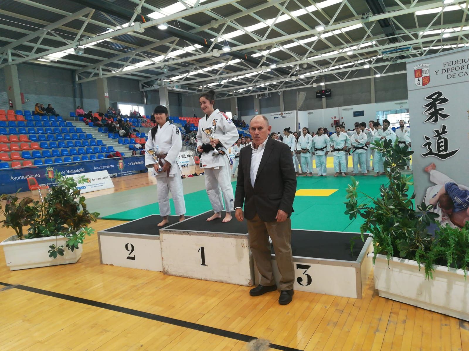 Carla  en el podium del senioor 2018