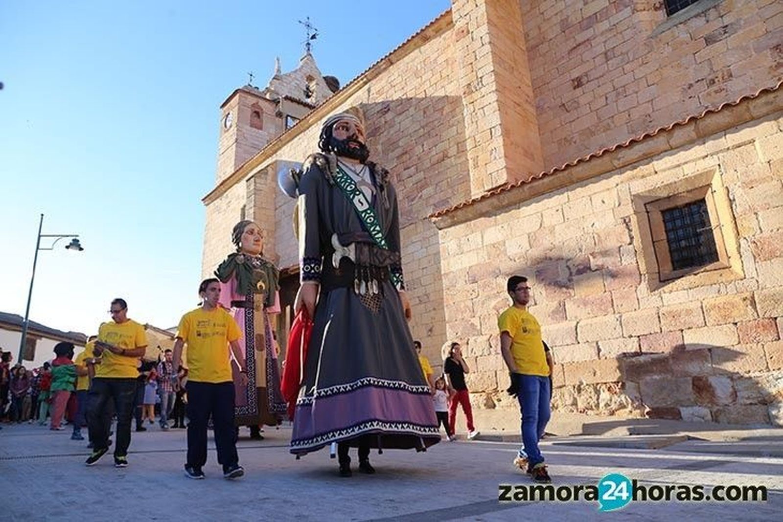 Ofertorio Villaralbo - Primer desfile de gigantes Viriato y Helena