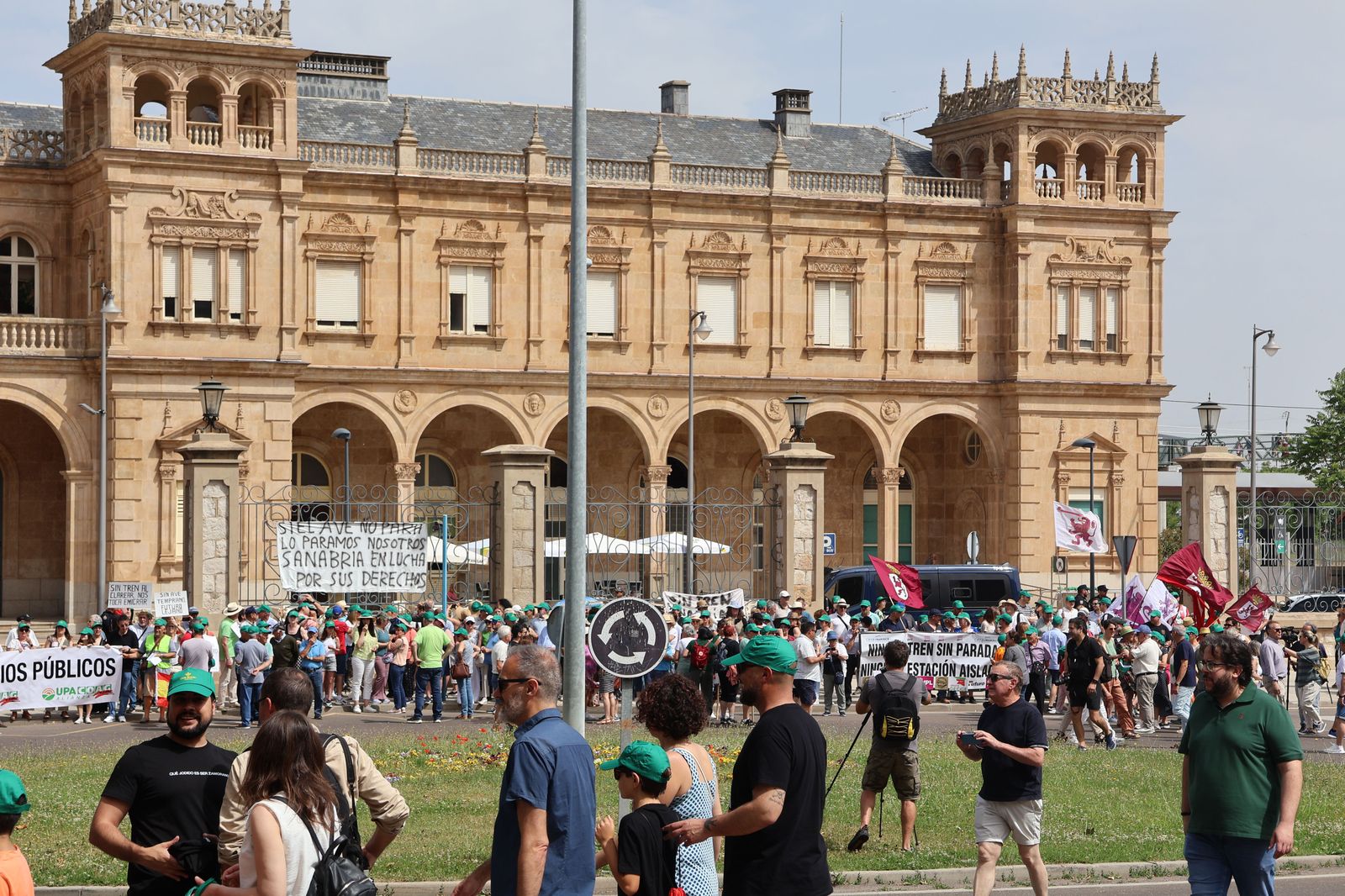 manifestacion-contra-la-perida-de-servicios-de-ave-31