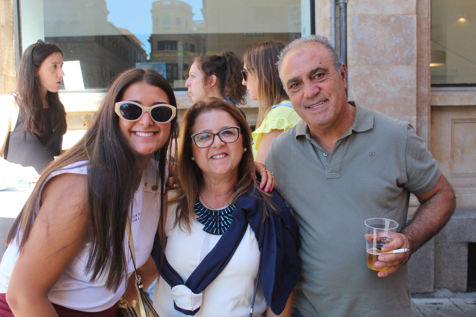 Ambiente en la Feria de Día en el mediodía de este domingo