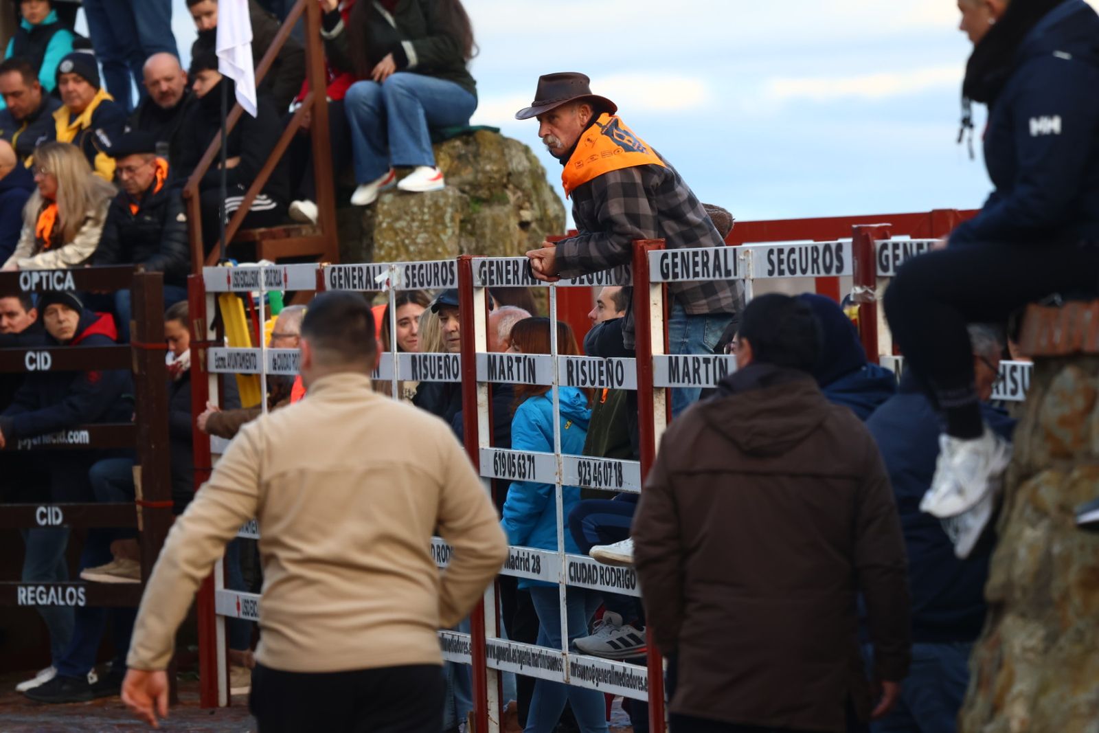 Toro del aguardiente en la mañana de martes del Carnaval del Toro 2026