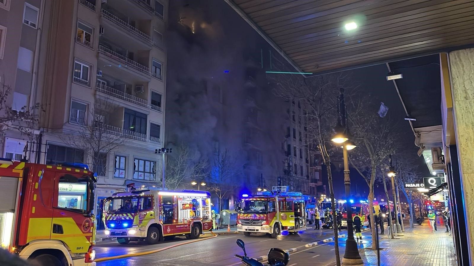 Un incendio en un bingo provoca una gran humareda y evacuaciones de vecinos en el centro - EUROPA PRESS Un incendio en un bingo provoca una gran humareda y evacuaciones de vecinos en el centro - EUROPA PRESS