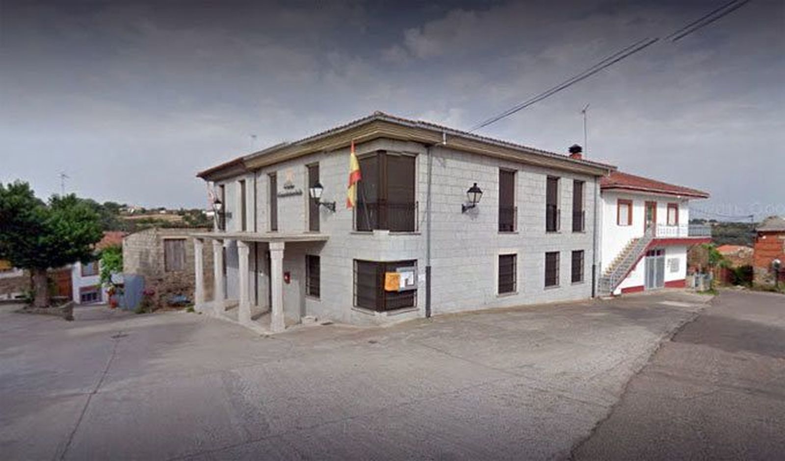 Reducido el hombre atrincherado en su casa tras amenazar con un puñal a varios vecinos de Villadepera