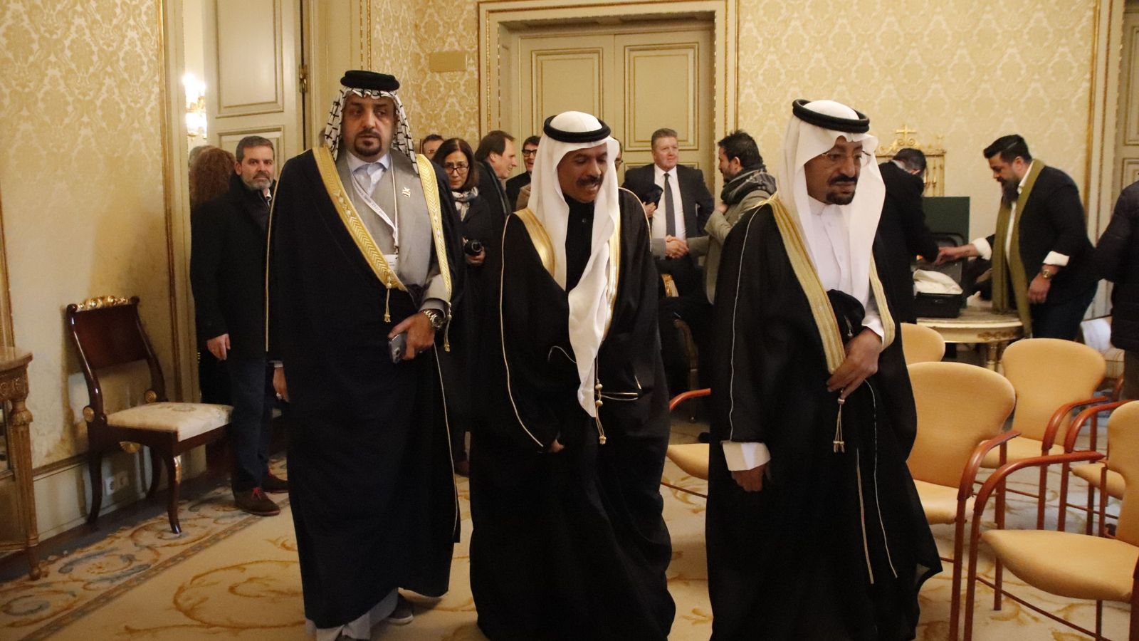 Acto de miembros del Peace City World en el Ayuntamiento de Salamanca