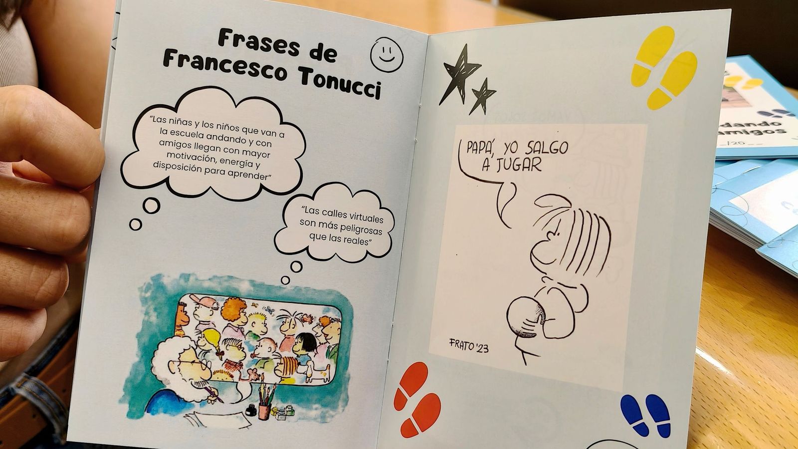 Pasaportes entregados a los escolares en Carbajosa