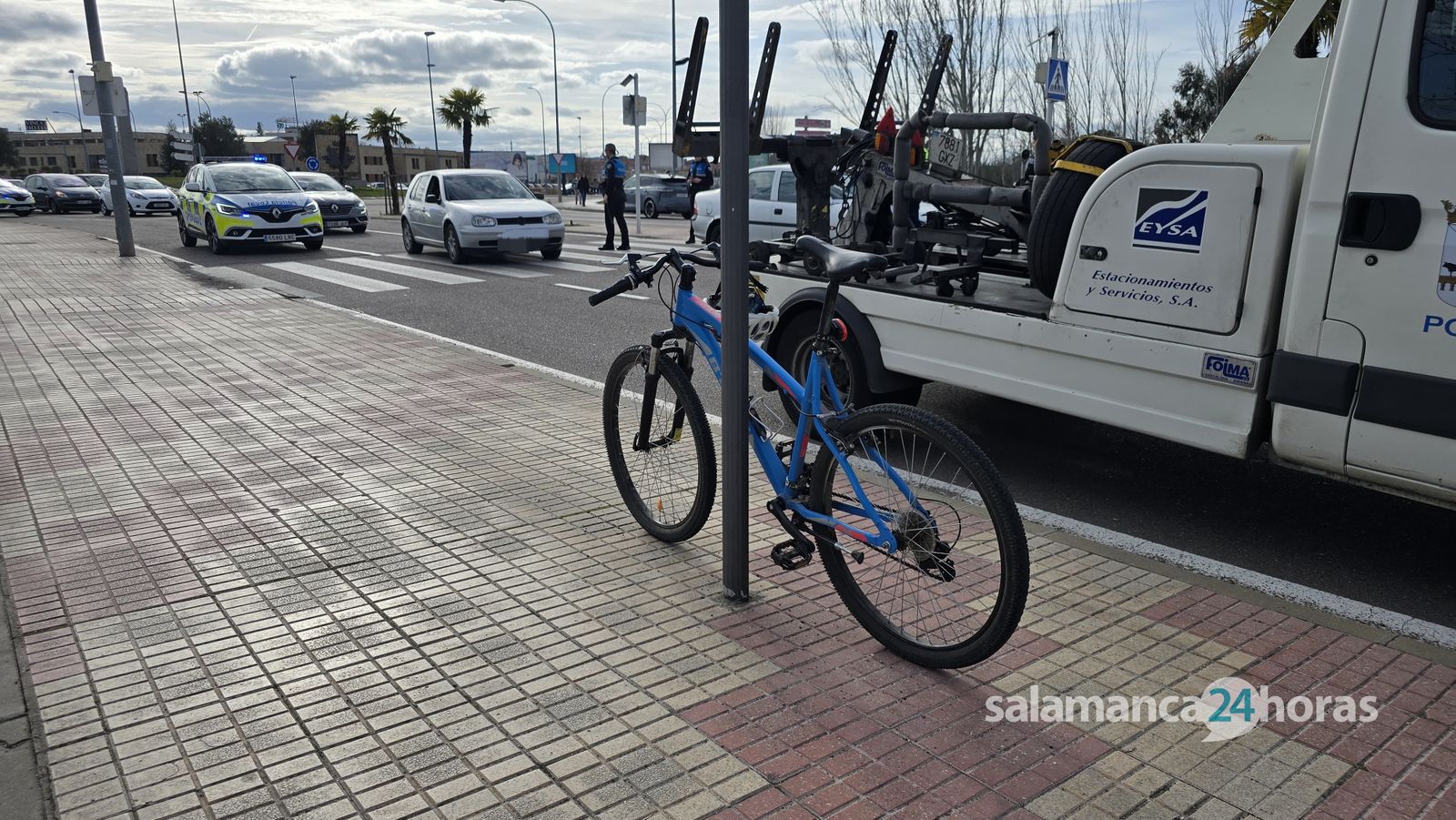 Accidente en Salas bajas entre un turismo y una bicicleta