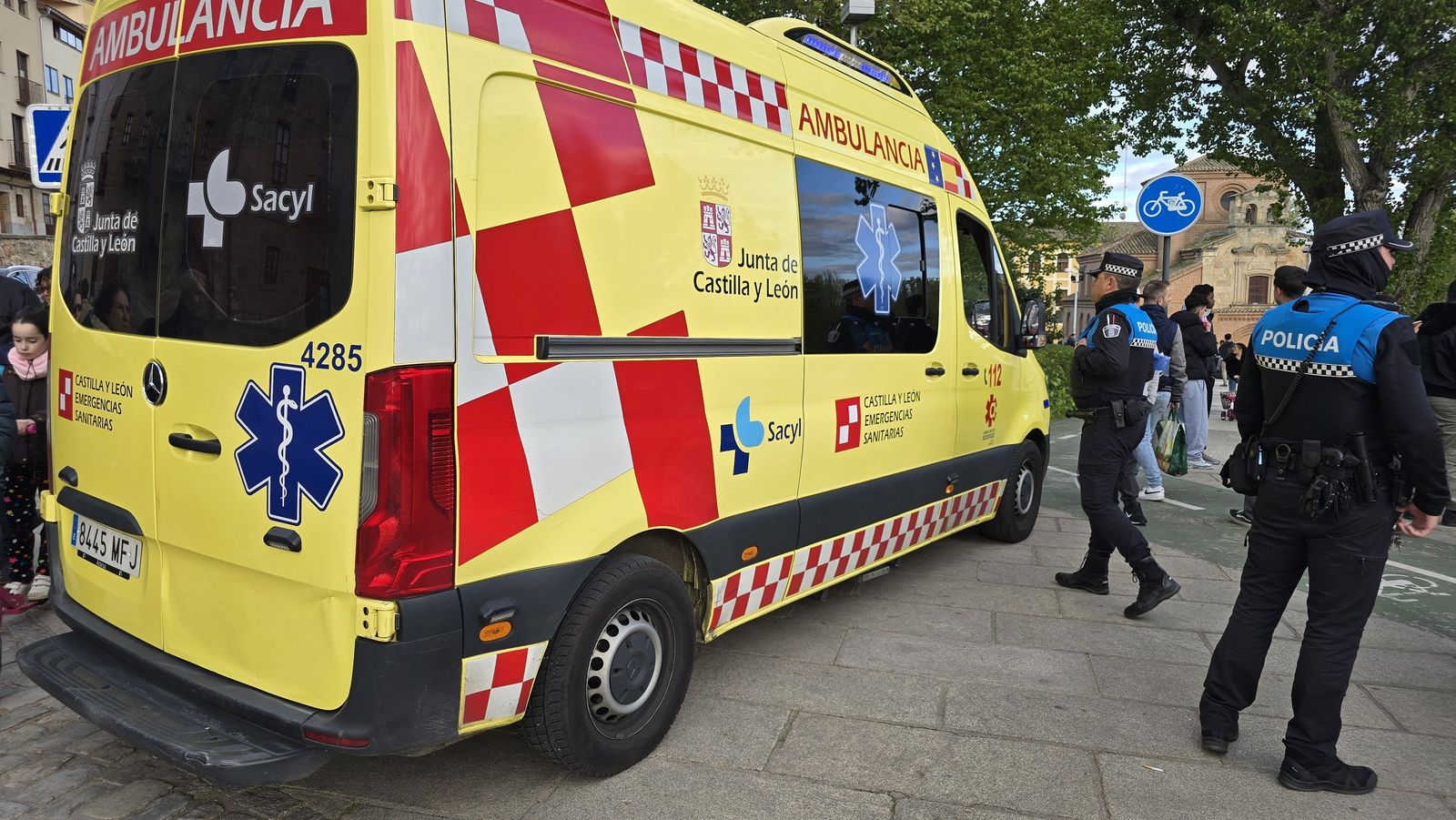 Ambulancia y Policía Local