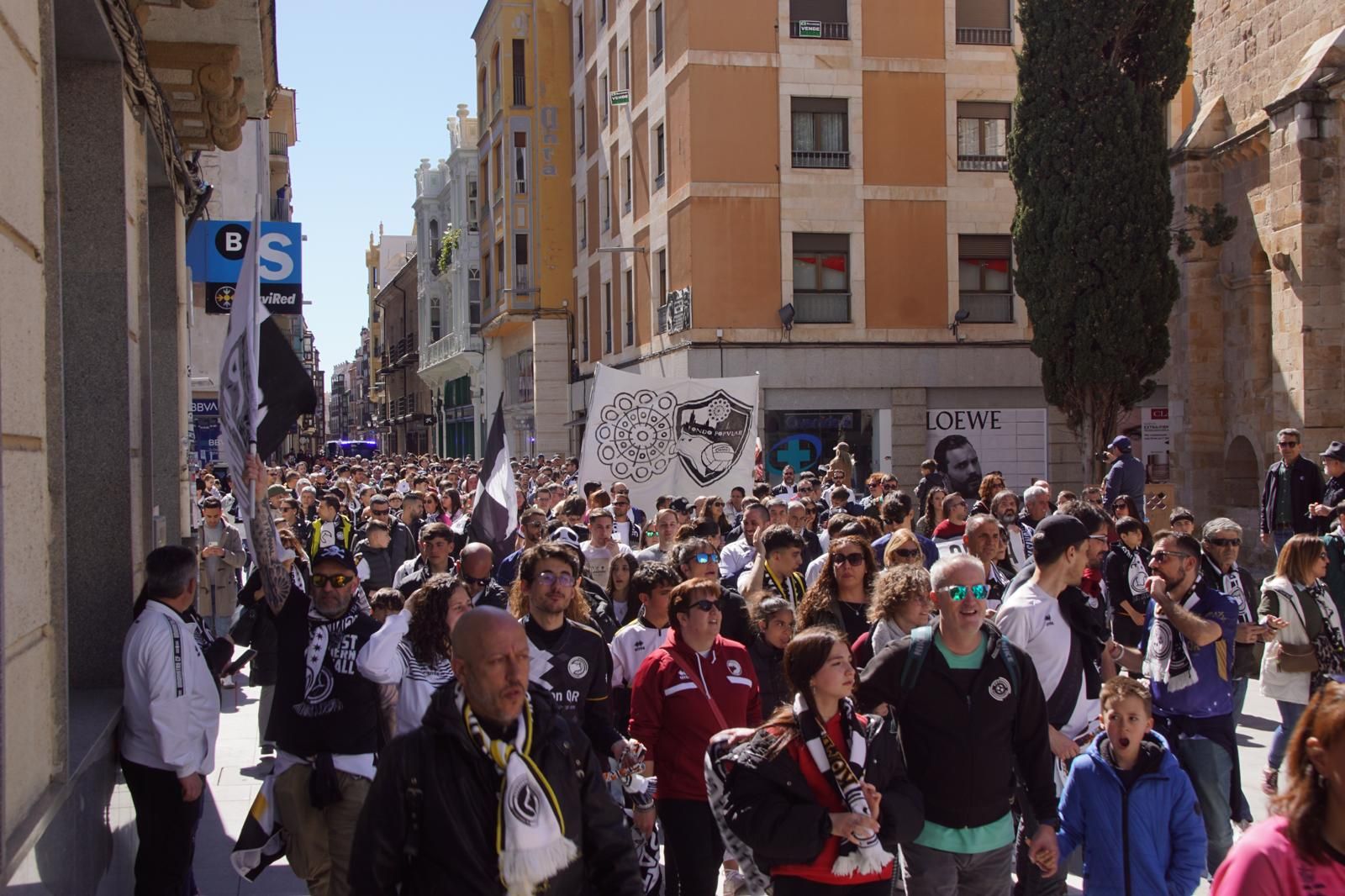 los-aficionados-de-unionistas-toman-las-calles-de-zamora-con-un-doble-corteo-3