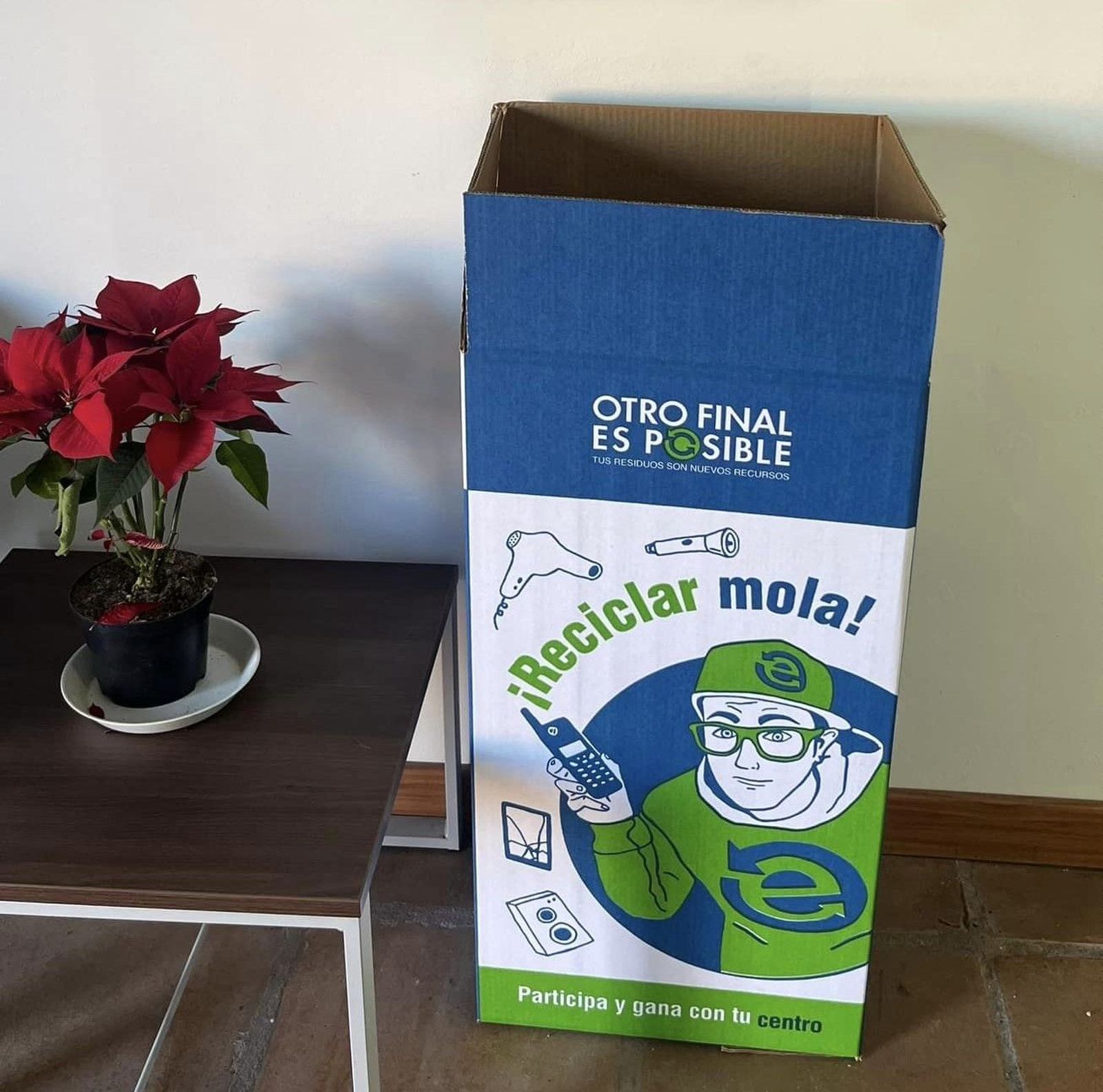 Papelera de reciclaje del CEIP Morales del Vino para el concurso 'Otro final es posible'.