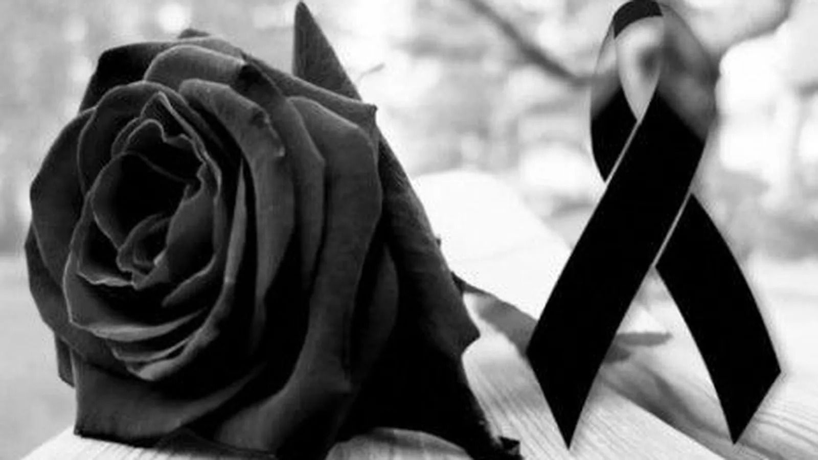 Rosa y crespón negro
