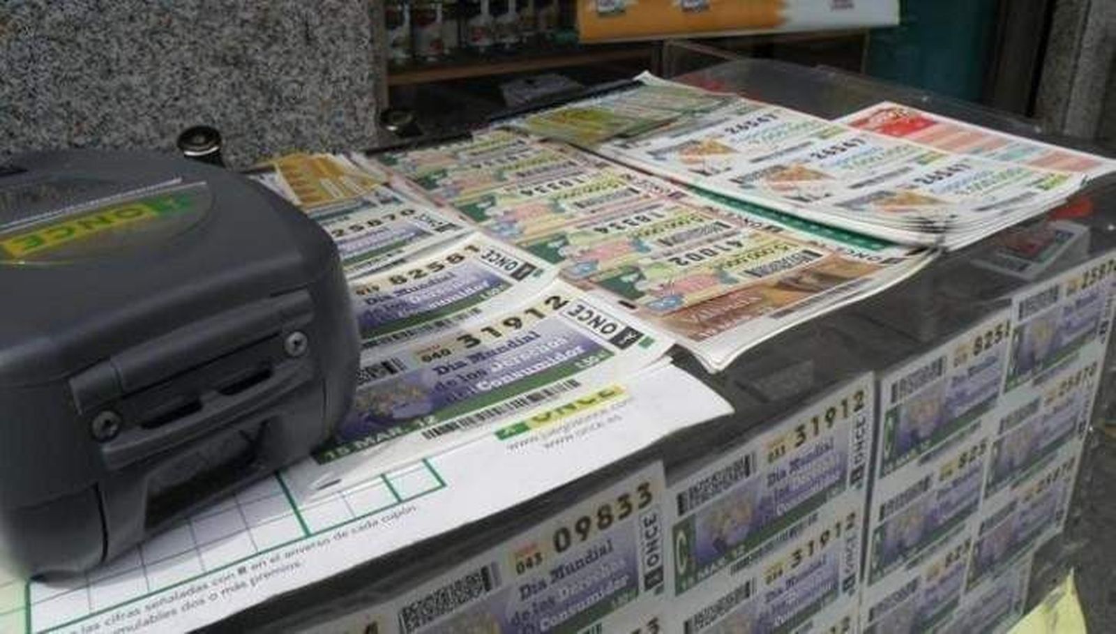 El cupón de la ONCE reparte 35.000 euros en la Plaza Mayor