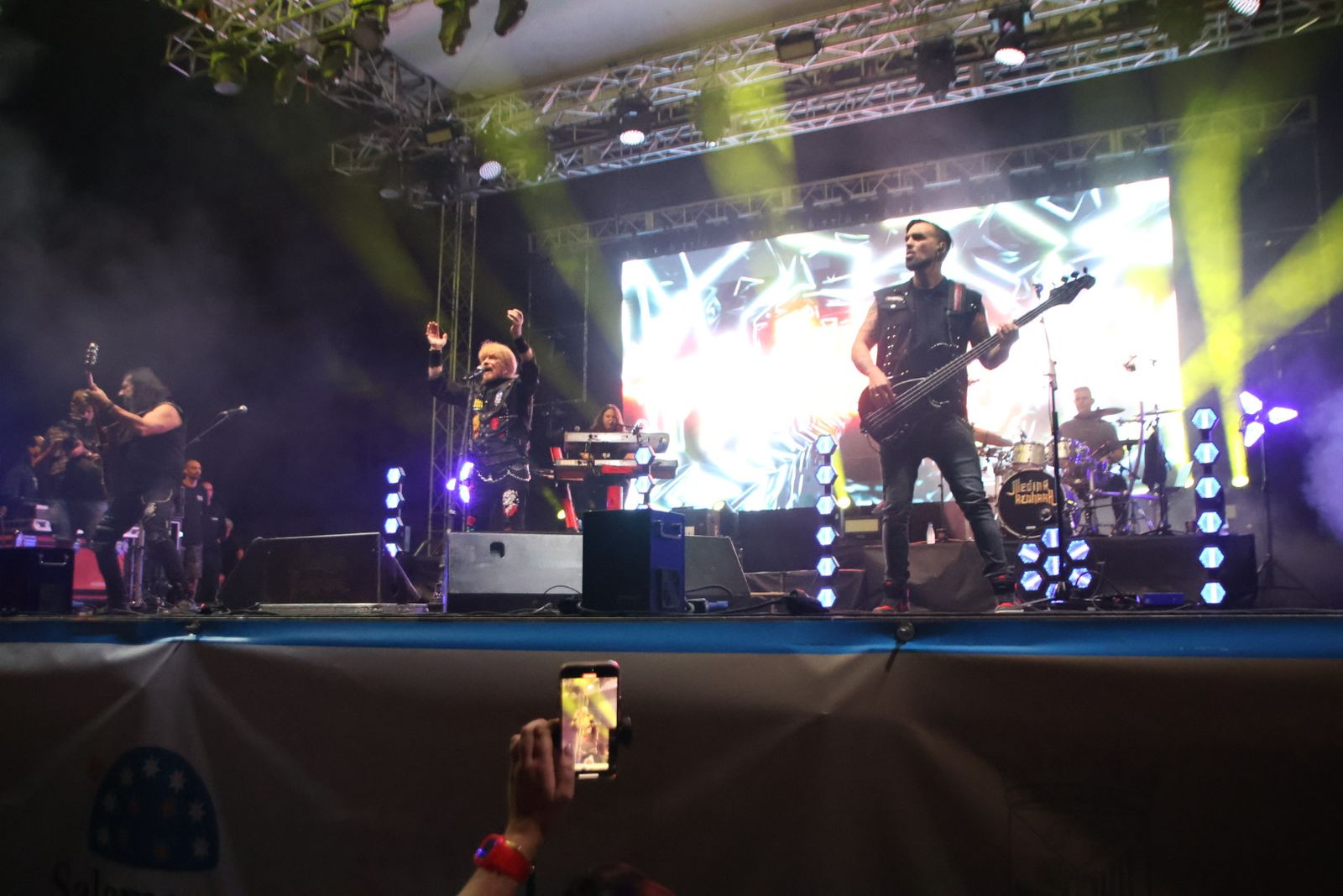 Medina Azahara hace vibrar a la Plaza Mayor de Salamanca con su eterno y emblemático rock