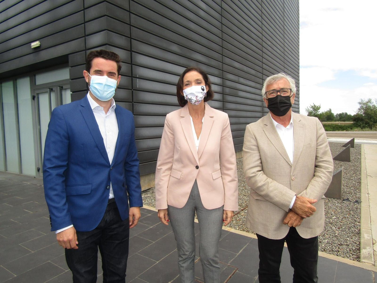 Antidio Fagúndez y José Fernández con la Ministra Reyes Maroto en Benavente