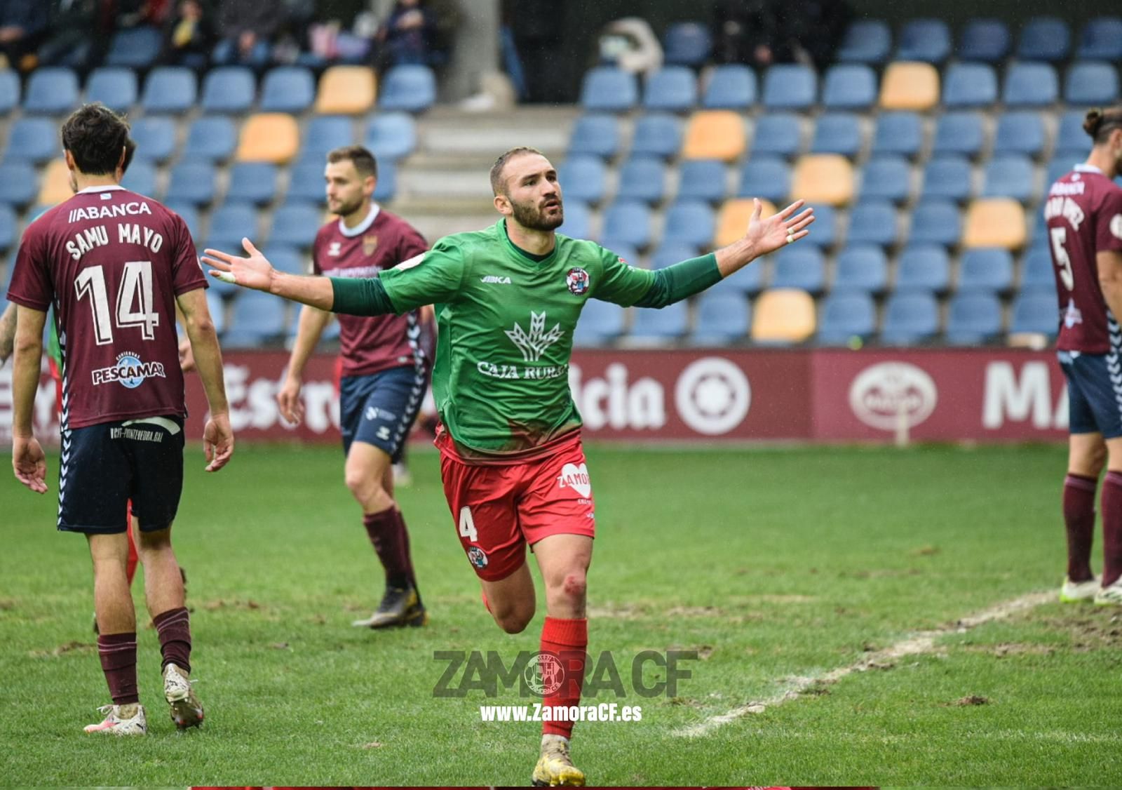 Cañizo celebra el primer gol del Zamora CF.