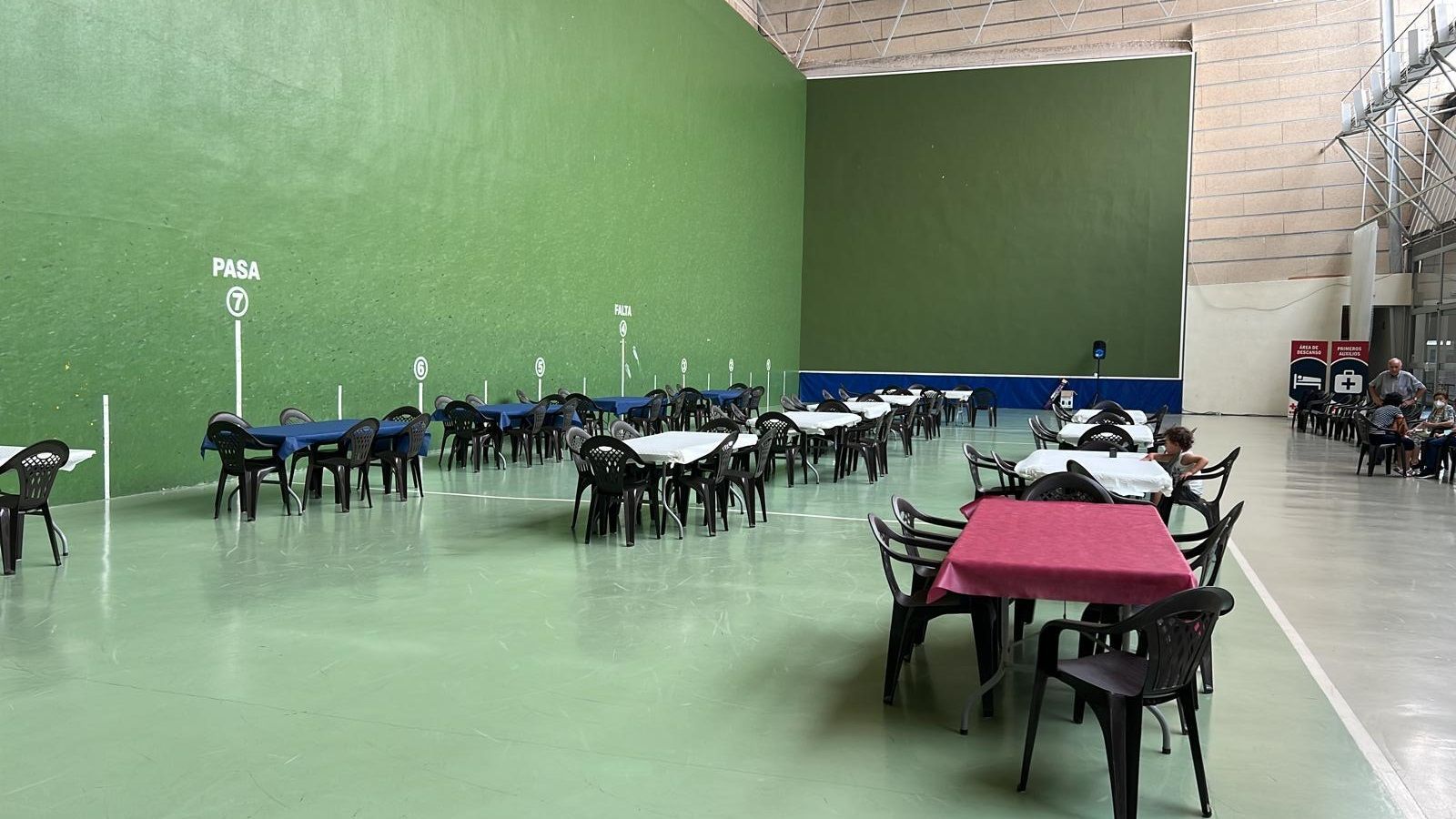 Vecinos de Monsagro evacuados en el Pabellón de Ciudad Rodrigo. Foto S24H (1)