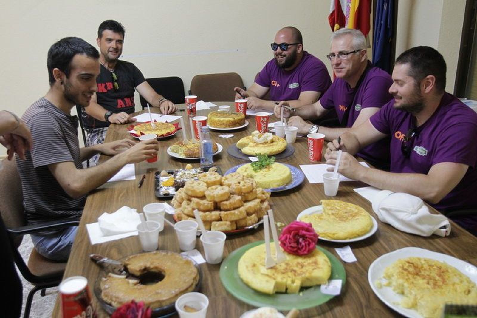 Paella, capea y tributo al Último de la Fila animan el lunes festivo en Topas