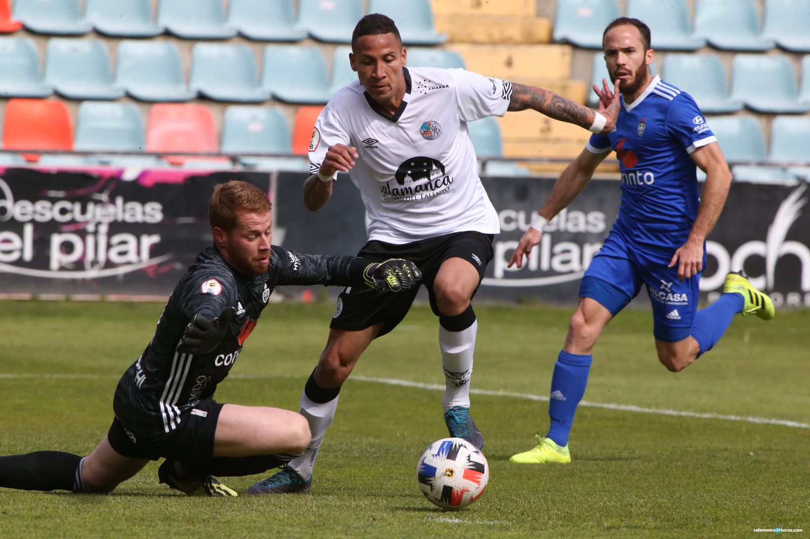 El Salamanca CF UDS se coloca a un punto de la Segunda RFEF; el Guijuelo se mantiene con vida