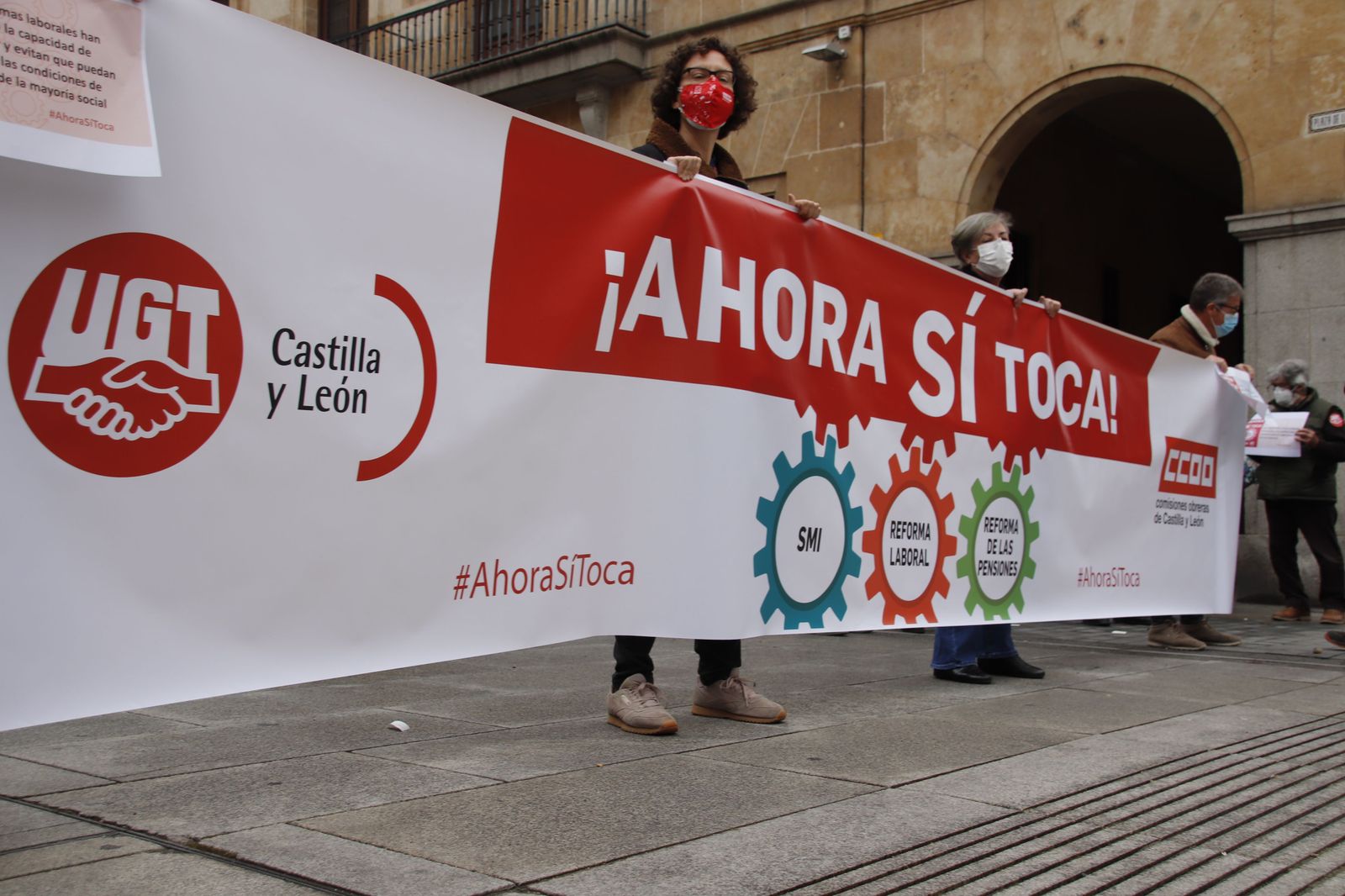 Concentración UGT Y CCOO frente a la subdelegación del Gobierno. Foto: Carlos Gago