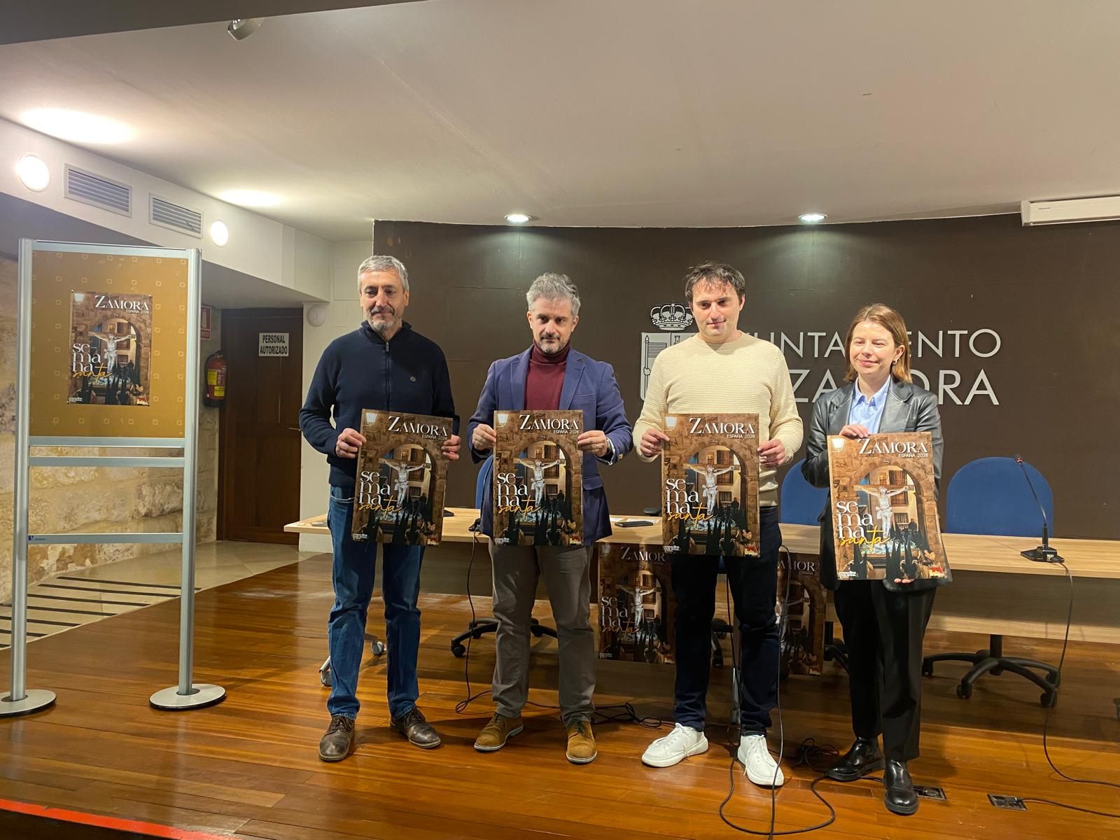 Roberto Ariza, Israel López, Óscar Antón y Laura Huertos durante la presentación