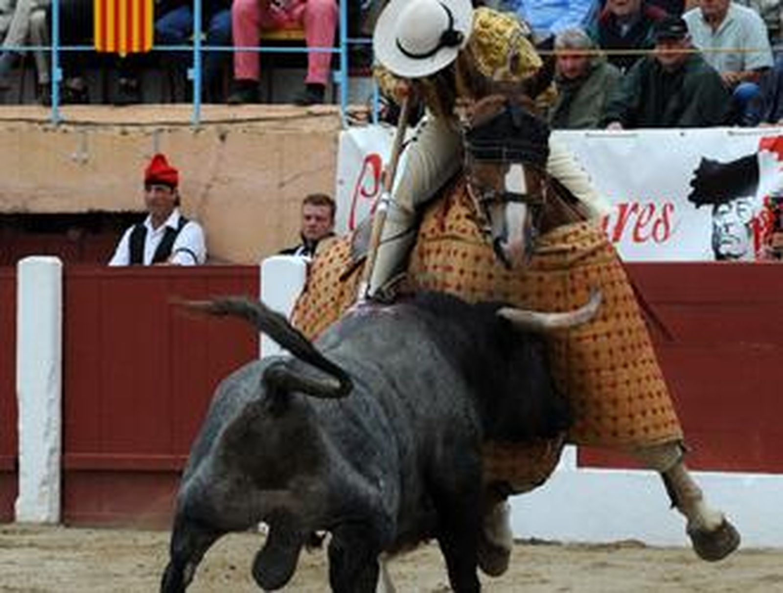 Castaño, doble ovación en tarde de cuatro puyazos