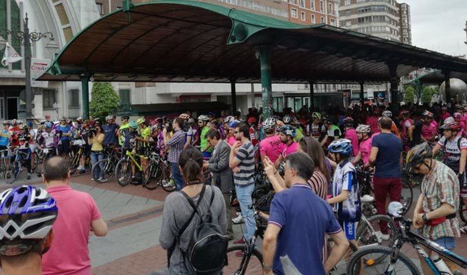 Los ciclistas piden en la región más respeto en la carretera