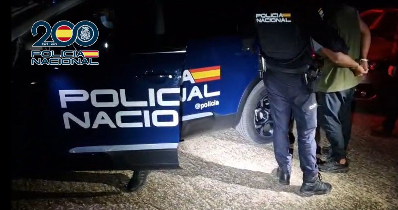 Policía Nacional detiene a un varón. La imagen no corresponde con el presunto delito redactado en la noticia.