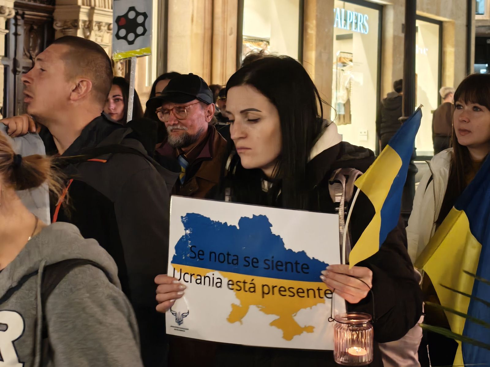 La Asociación de Ucranianos de Salamanca recorre la calles de la capital