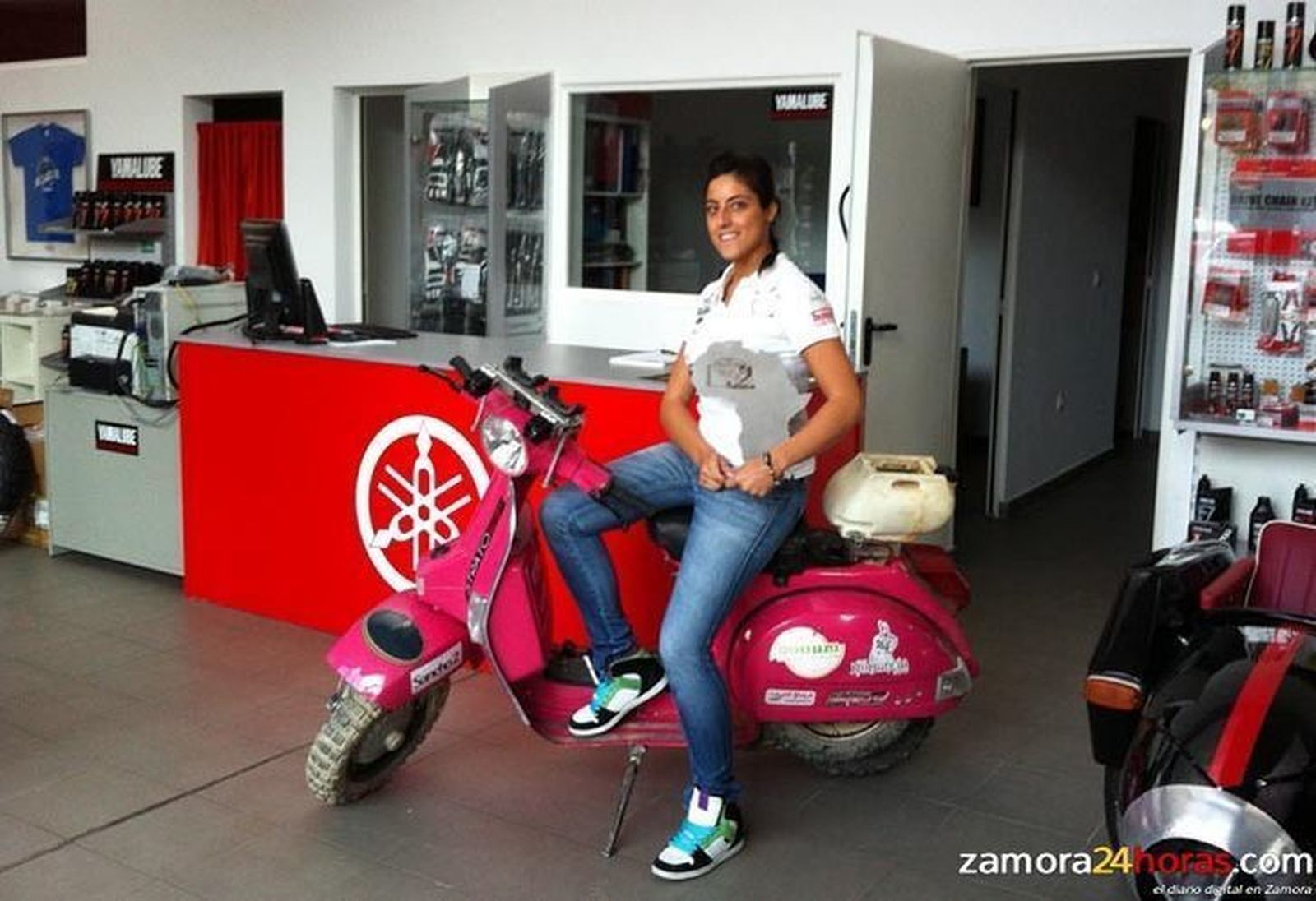 Sara García: “Cuando cogí la vespa por primera vez pensé que con ese 'hierro' no llegaría muy lejos”