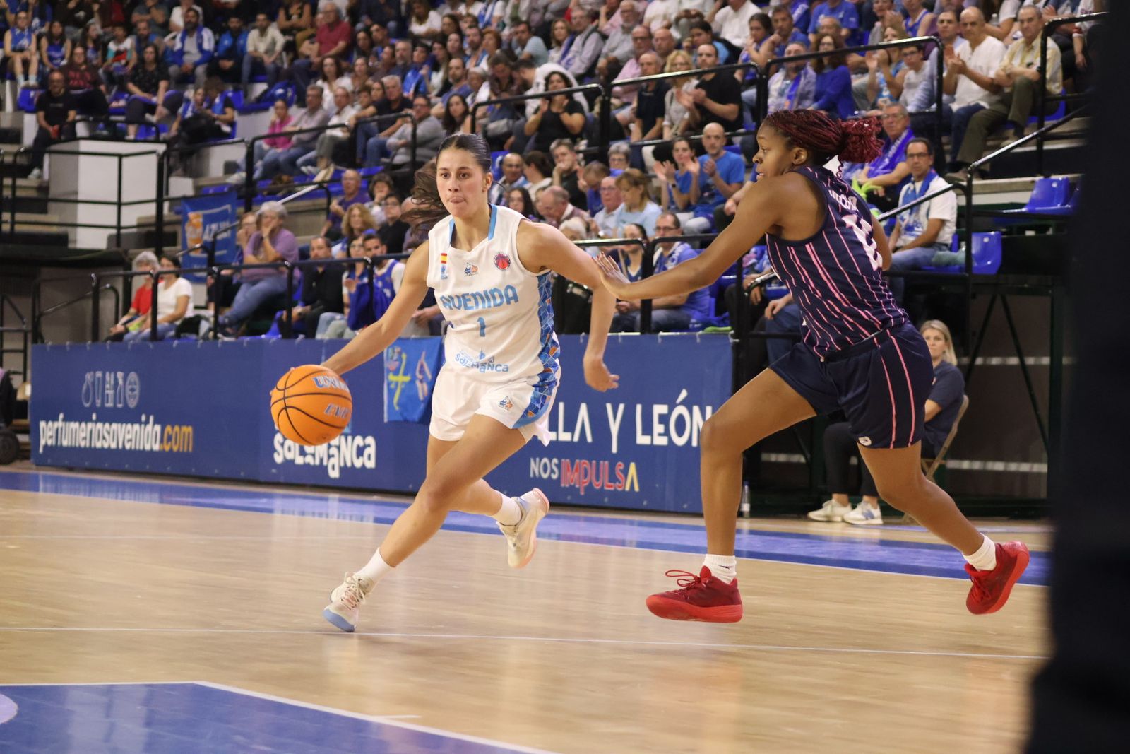 Perfumerías Avenida - Nyon Basket