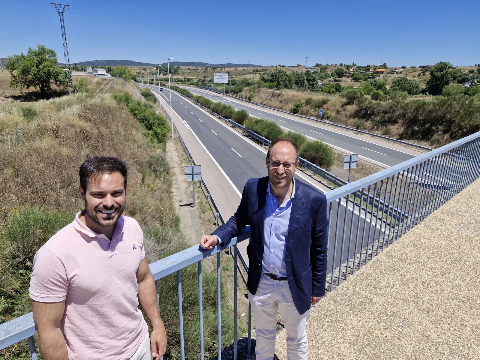 El alcalde de Ciudad Rodrigo y el concejal portavoz en la Autovía A62