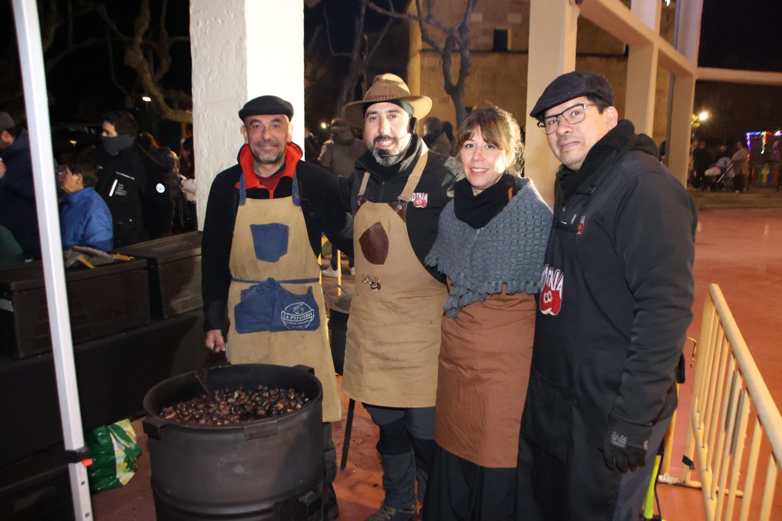 Castañada popular acompañada de un bonito espectáculo circense en Castellanos de Moriscos