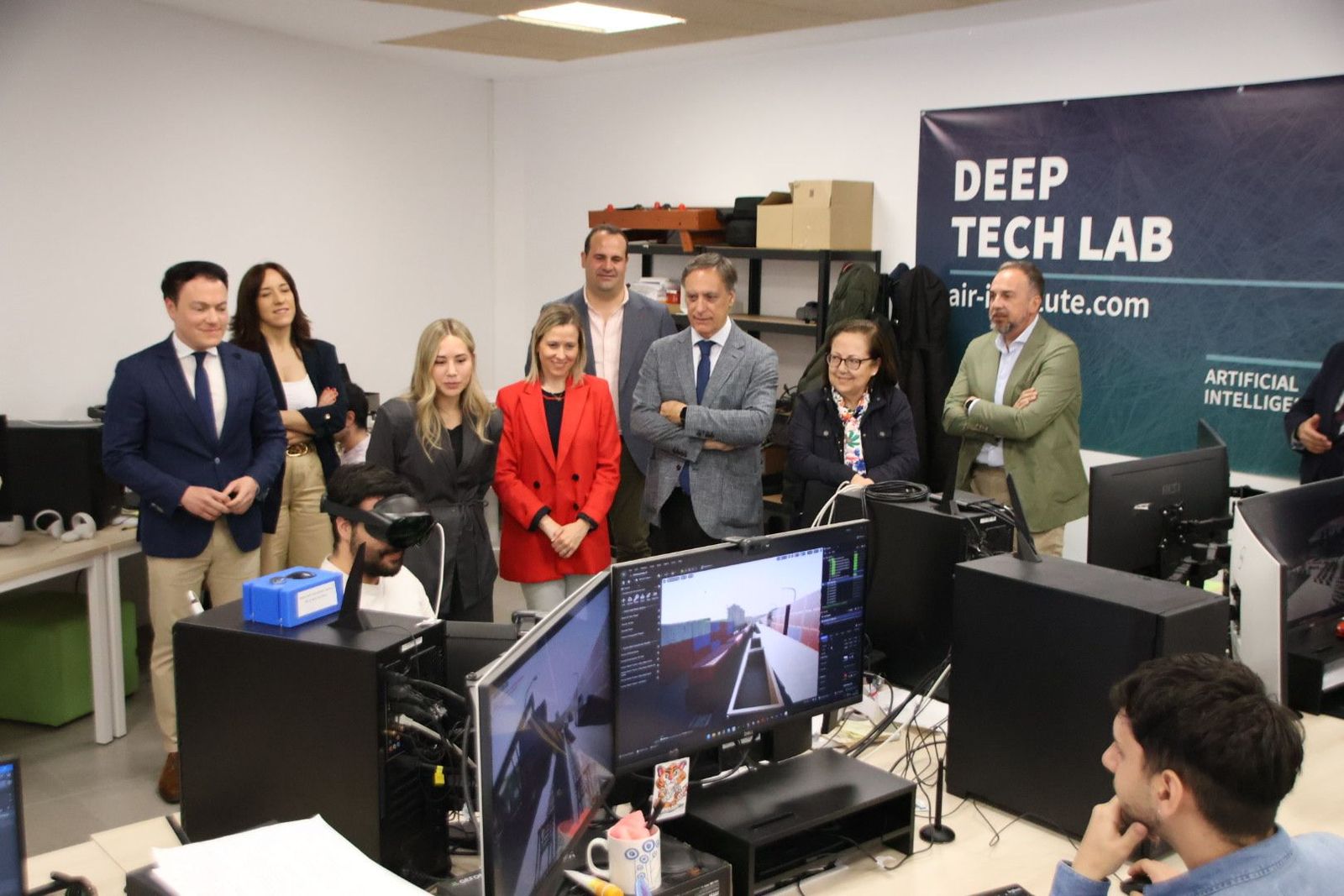 El presidente del PP de Salamanca, Carlos García Carbayo, y la vicesecretaria de Movilización y Reto Digital del Partido Popular, Noelia Núñez en su visita al Centro de Internet de las Cosas e Inteligencia Artificial El presidente del PP de Salamanca, Carlos García Carbayo, y la vicesecretaria de Movilización y Reto Digital del Partido Popular, Noelia Núñez en su visita al Centro de Internet de las Cosas e Inteligencia Artificial